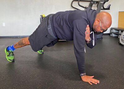 Danny Brooks Planksgiving Shoulder taps