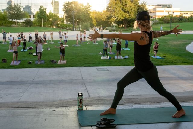 Hey Austin! @chfitness and @waterloogreenway are teaming up again for FREE weekly yoga on the Moody Amphitheater lawn! 

Every Monday at 6pm from April 15 through June 3, join the Castle Hill Fitness fam and various studios within our community for an immersive Yoga + Sound experience! 

Register through the link in bio, bring a mat, and soak up those good vibes! 
📸 Suzanne Cordeiro